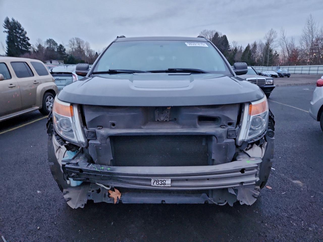 Ford Explorer Image 9