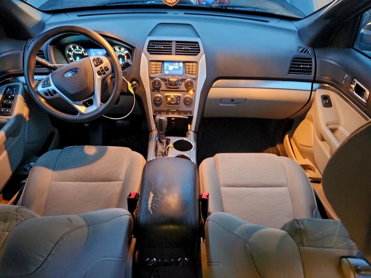 Ford Explorer Image 10