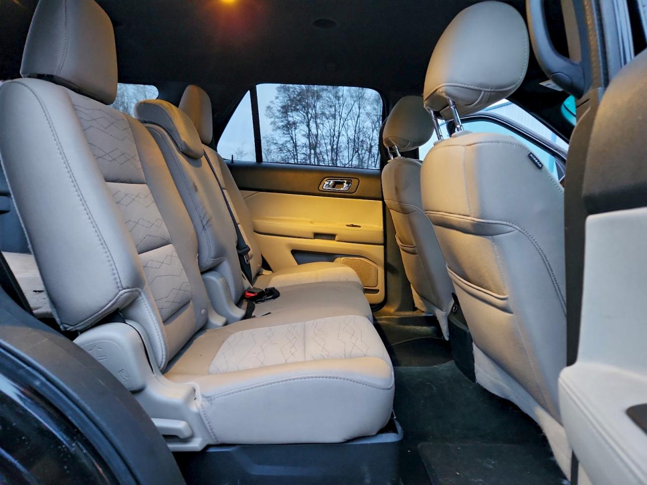 Ford Explorer Image 12