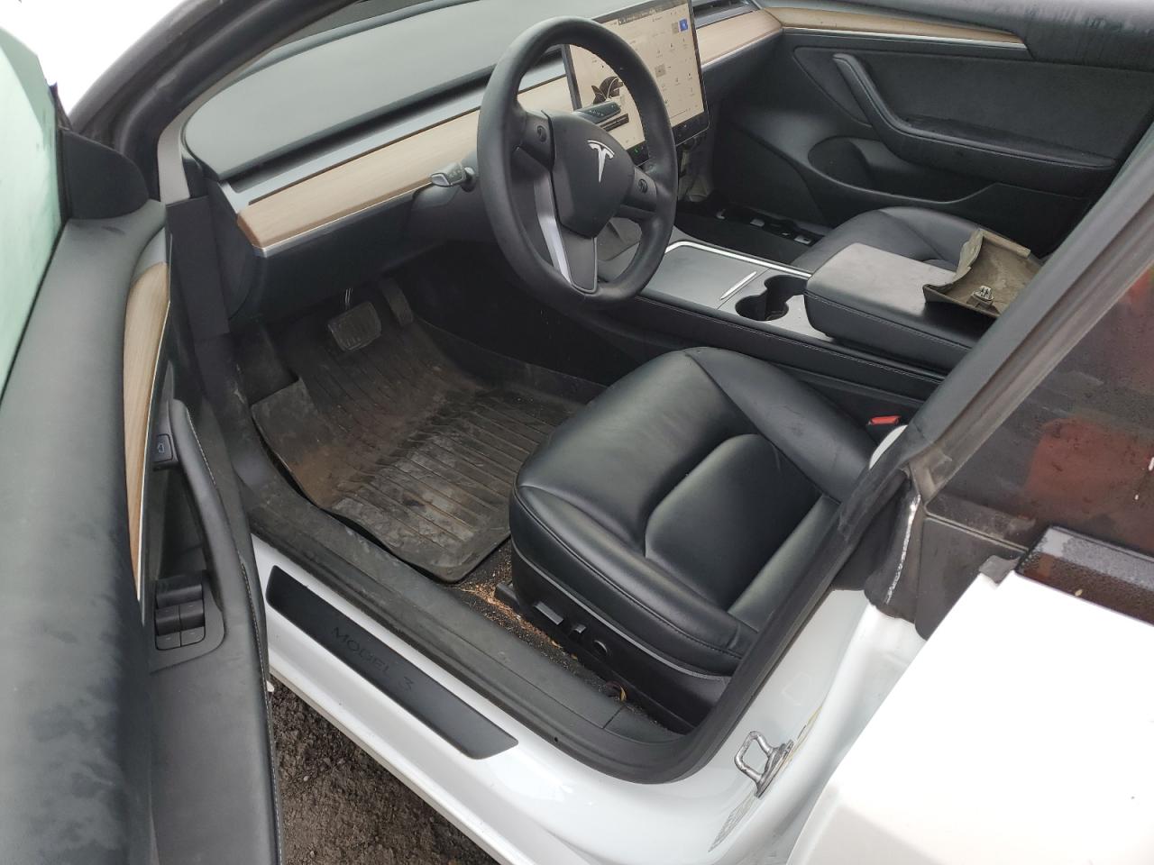 Tesla Model 3 Image 4