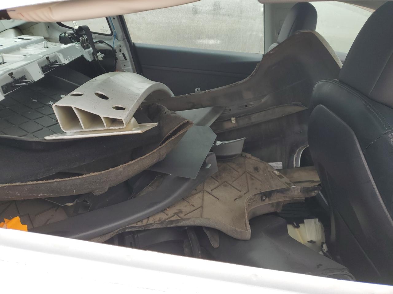 Tesla Model 3 Image 9