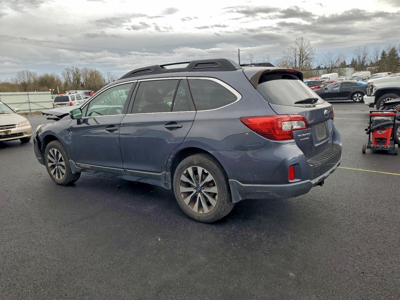 Subaru Outback 2.5i Limited Image 11
