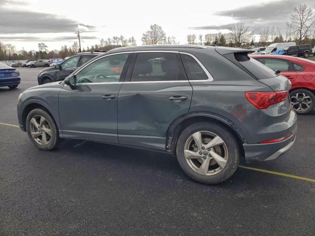 Audi Q3 Premium Image 8