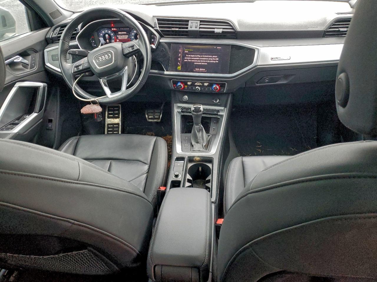 Audi Q3 Premium Image 10