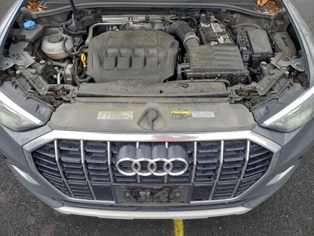 Audi Q3 Premium Image 3