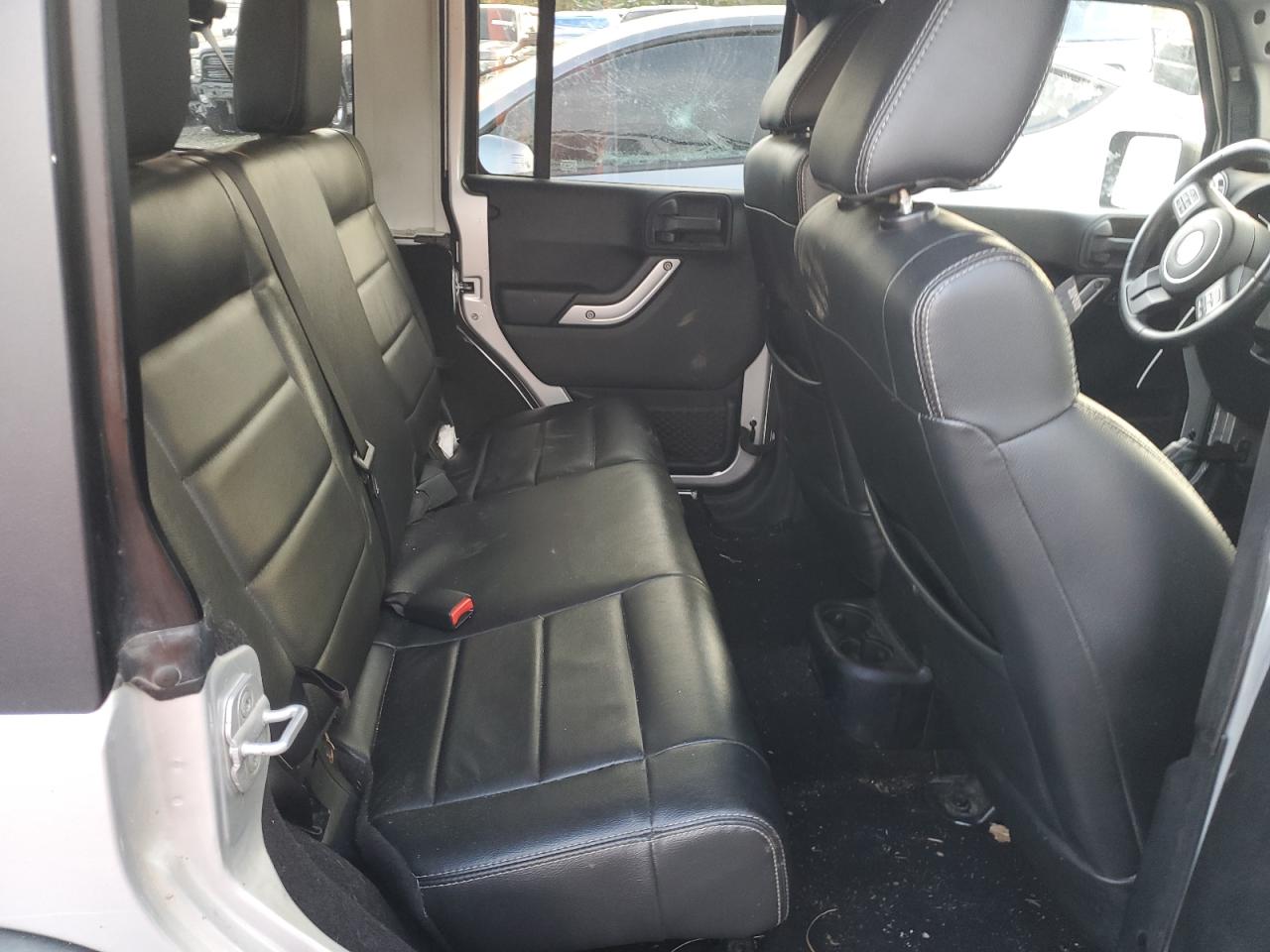 Jeep Wrangler Rubicon Image 12