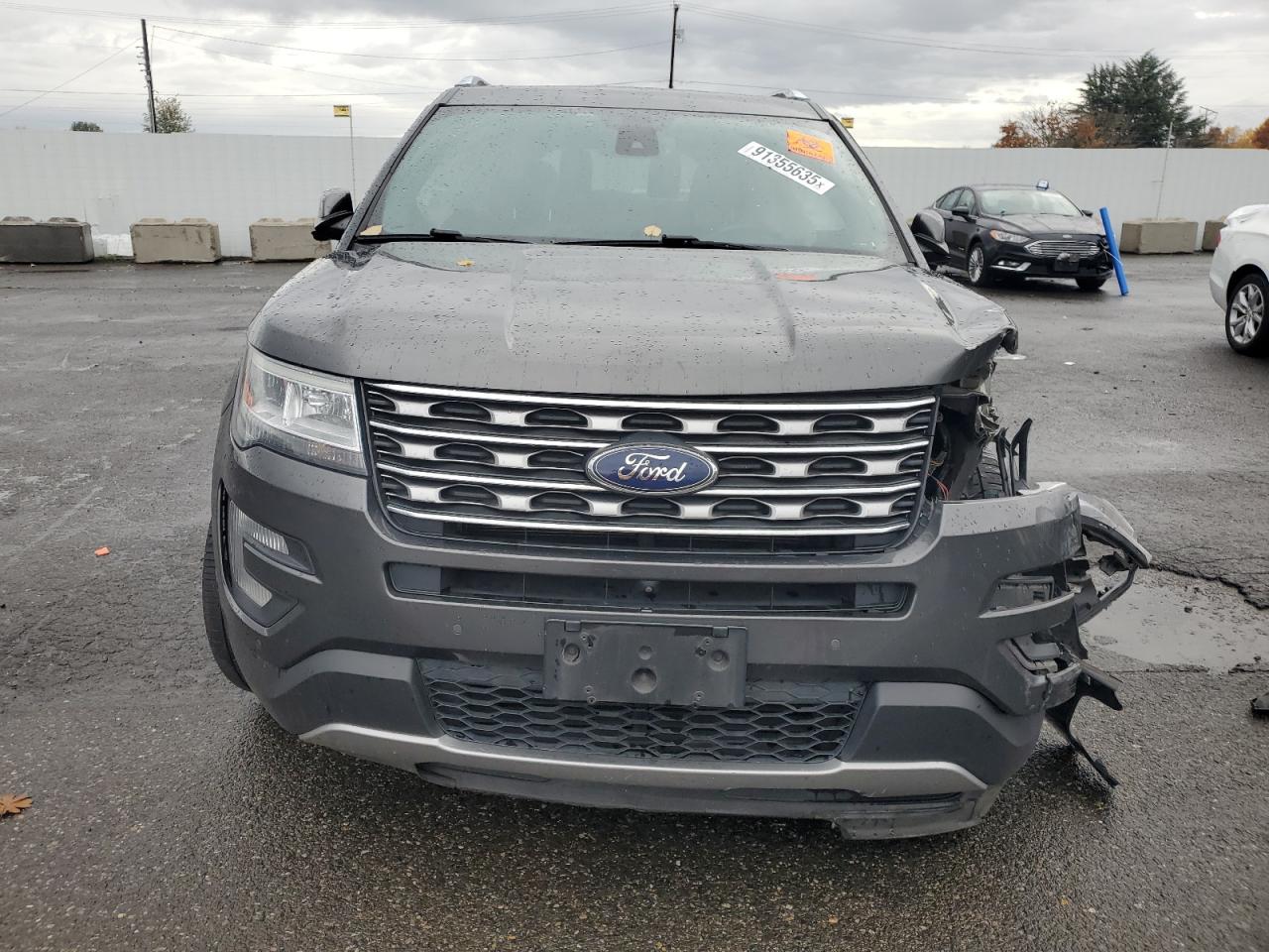 Ford Explorer Limited Image 3