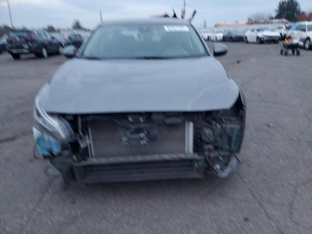 Nissan Altima Sv Image 11