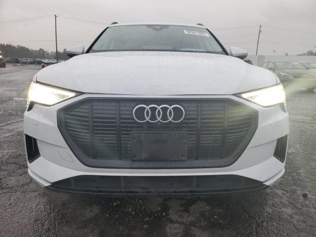 Audi e-tron Premium Image 8