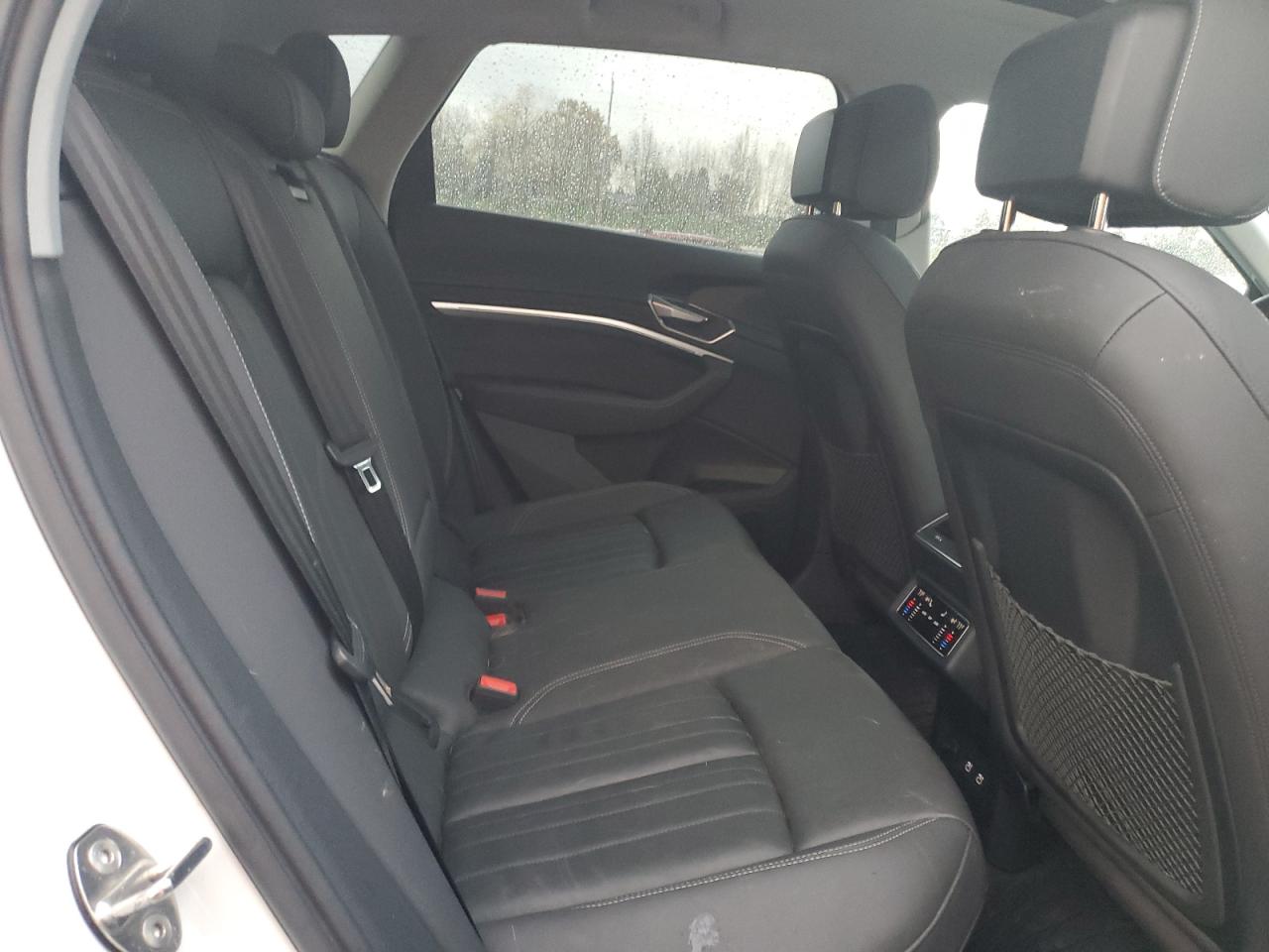 Audi e-tron Premium Image 11