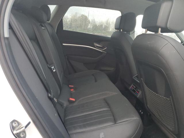 Audi e-tron Premium Image 11