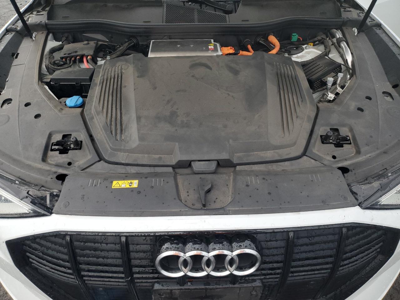 Audi e-tron Premium Image 12