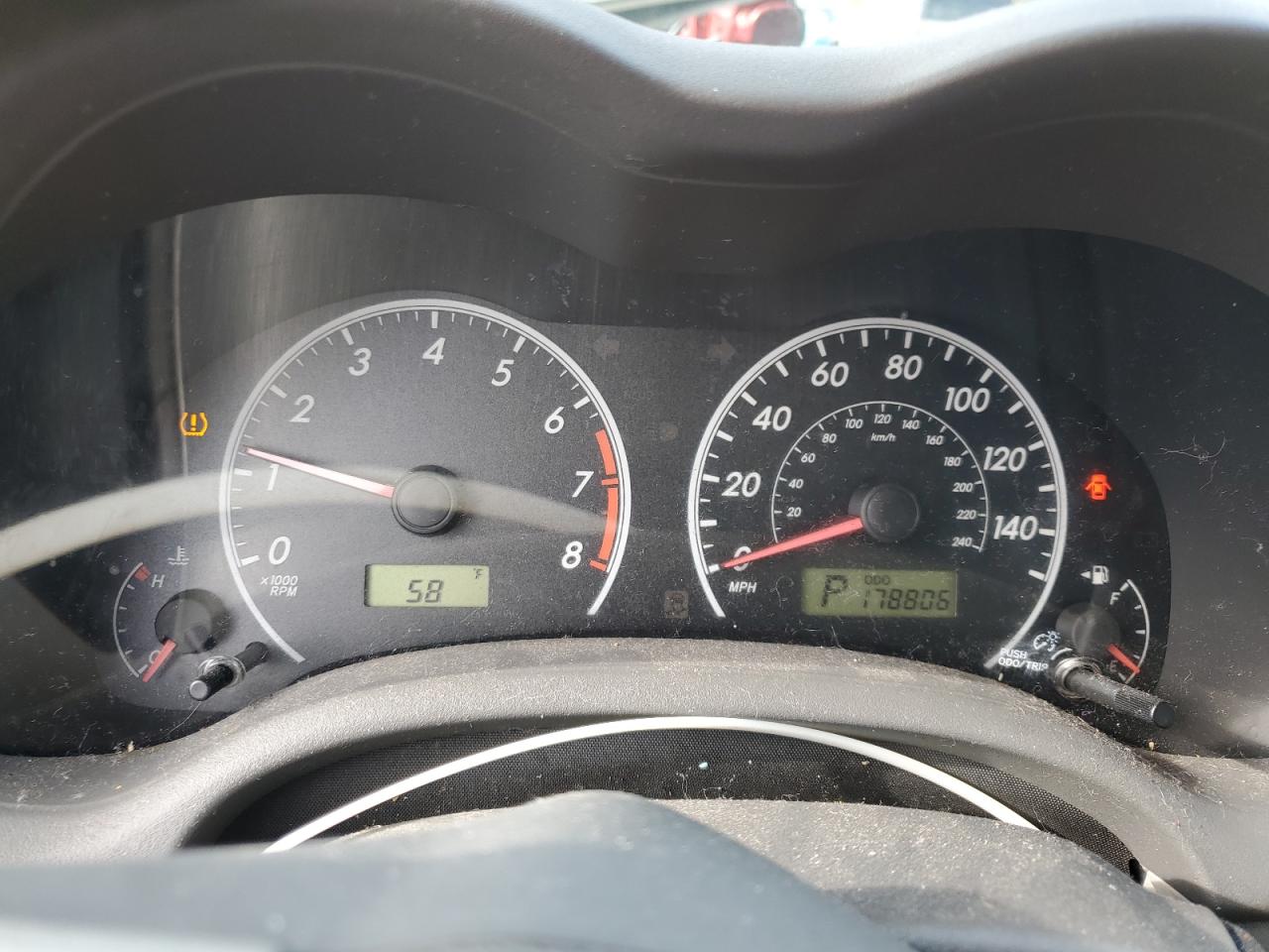 Toyota Corolla Base Image 9