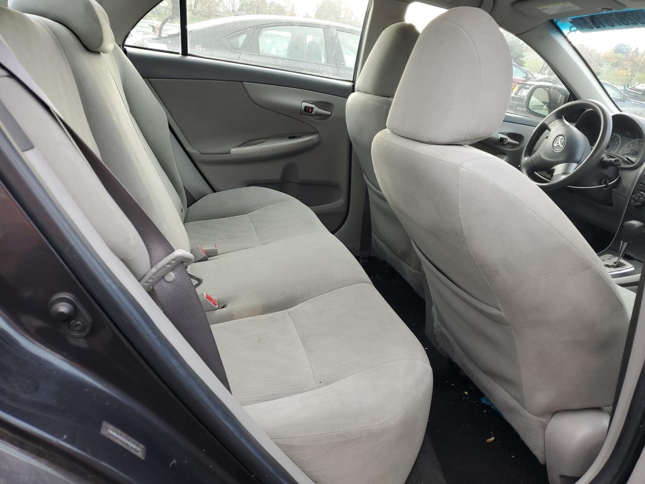 Toyota Corolla Base Image 11