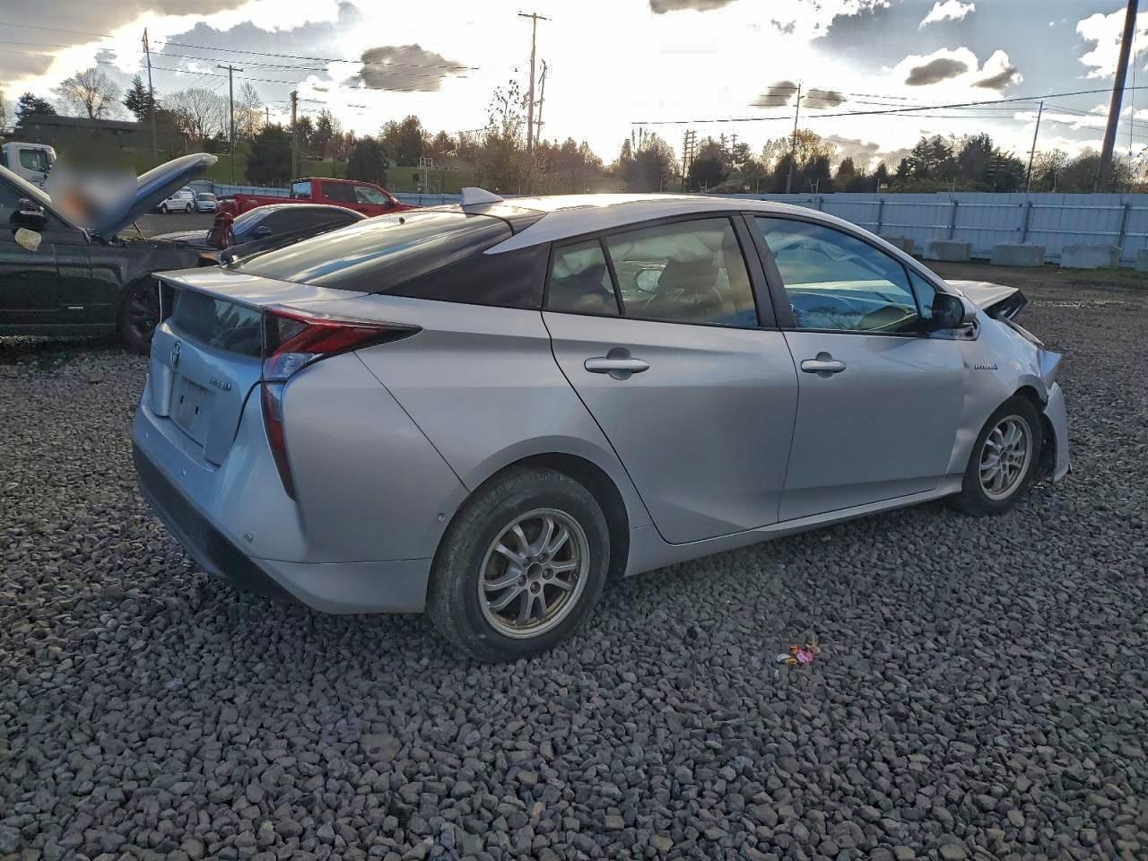 Toyota Prius Image 2