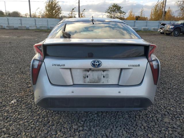 Toyota Prius Image 8