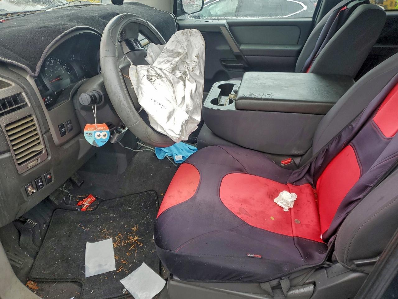 Nissan Titan Xe Image 3