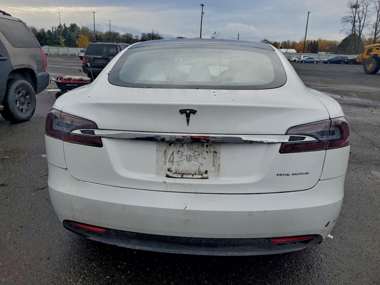 Tesla Model S Image 5
