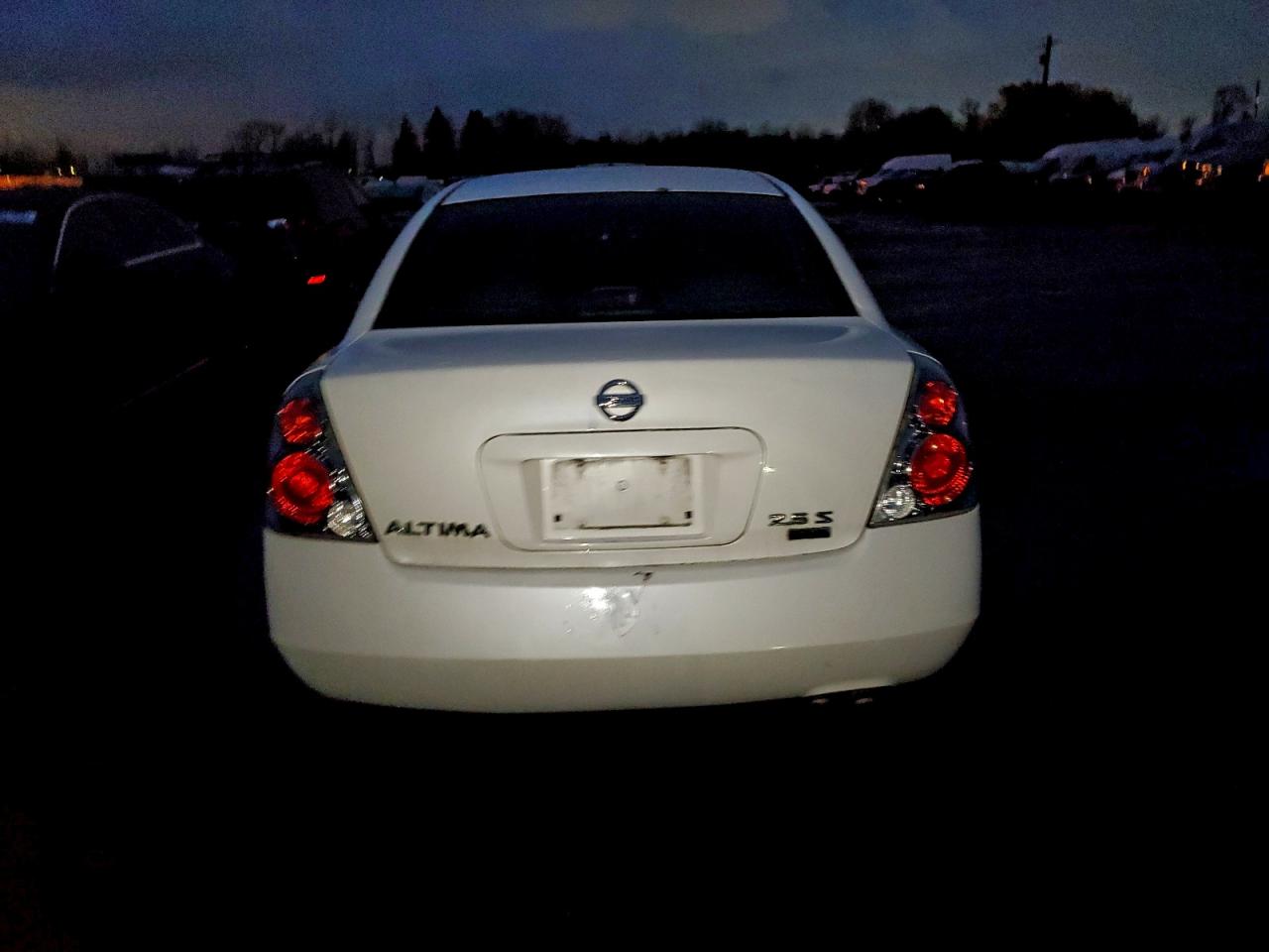 Nissan Altima S Image 12