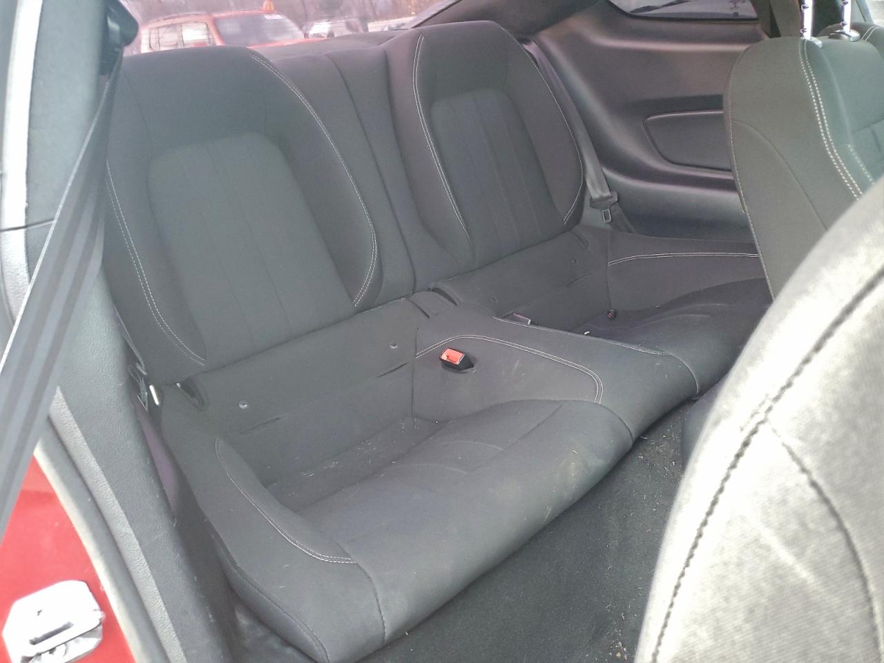 Ford Mustang Image 2