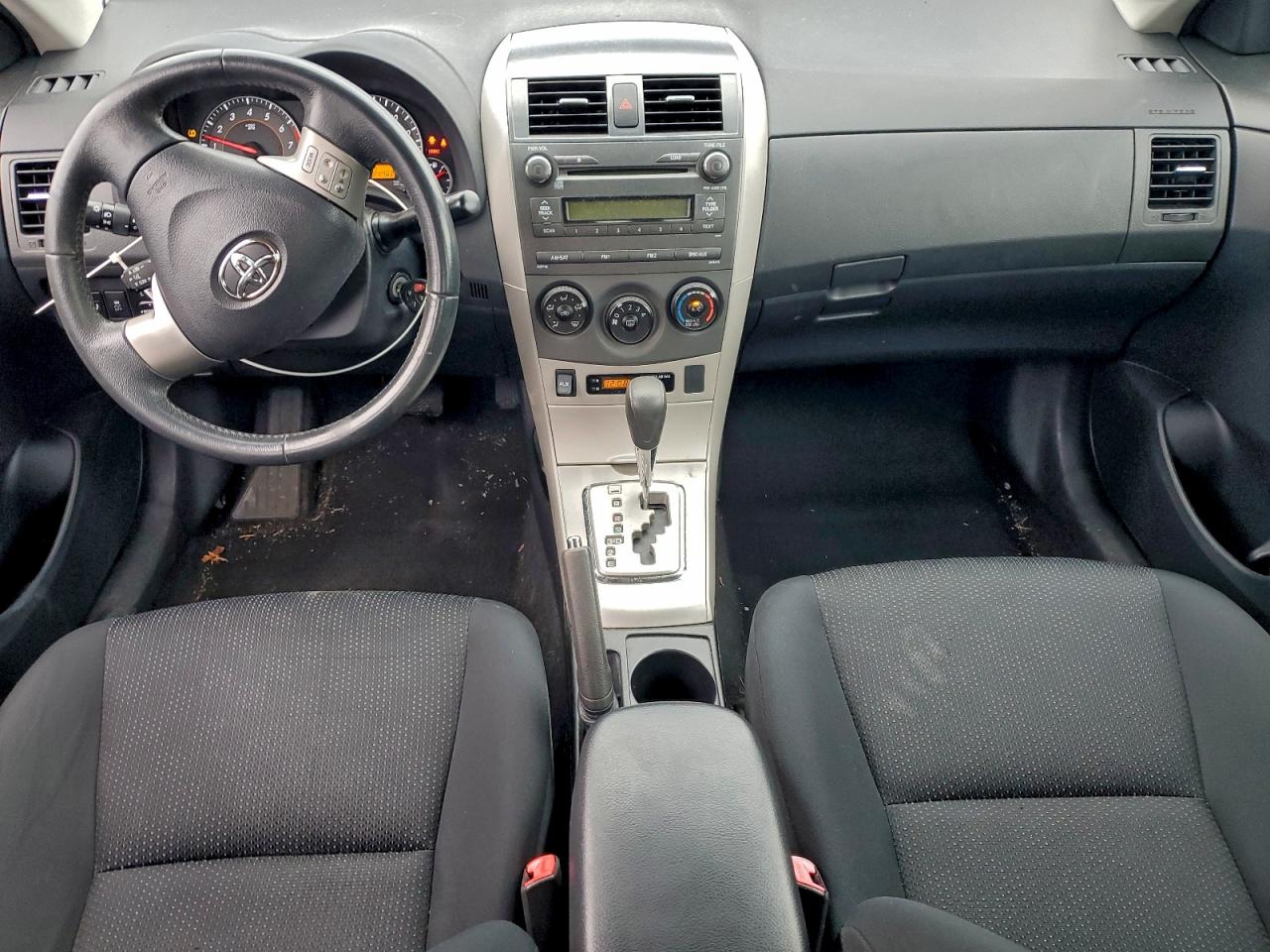 Toyota Corolla Base Image 10