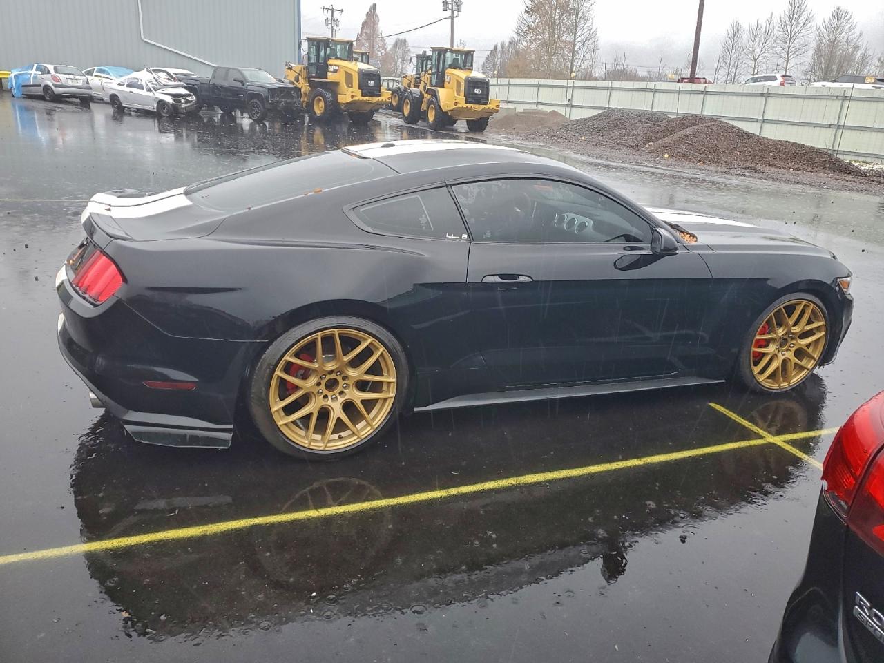 Ford Mustang Image 12