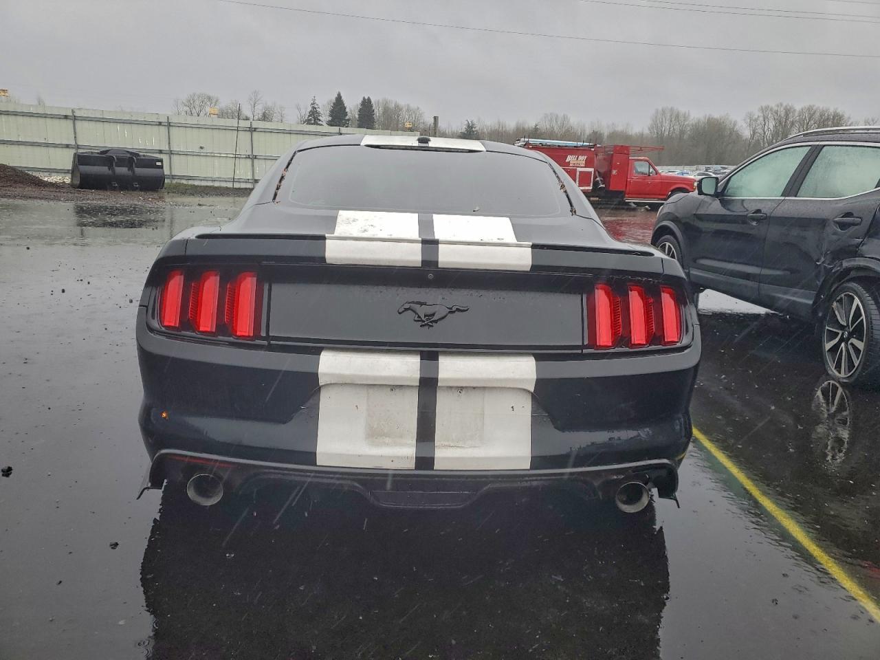 Ford Mustang Image 4