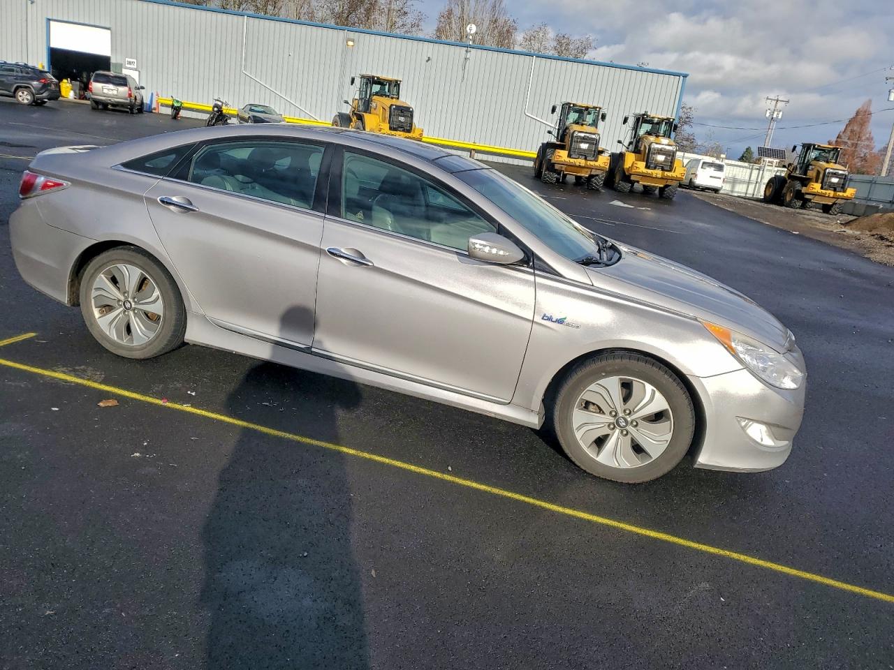 Hyundai SONATA Hybrid Image 12