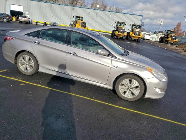 Hyundai SONATA Hybrid Image 12