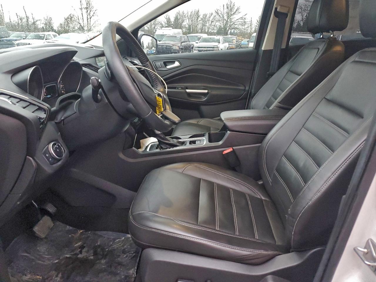 Ford Escape Titanium Image 11