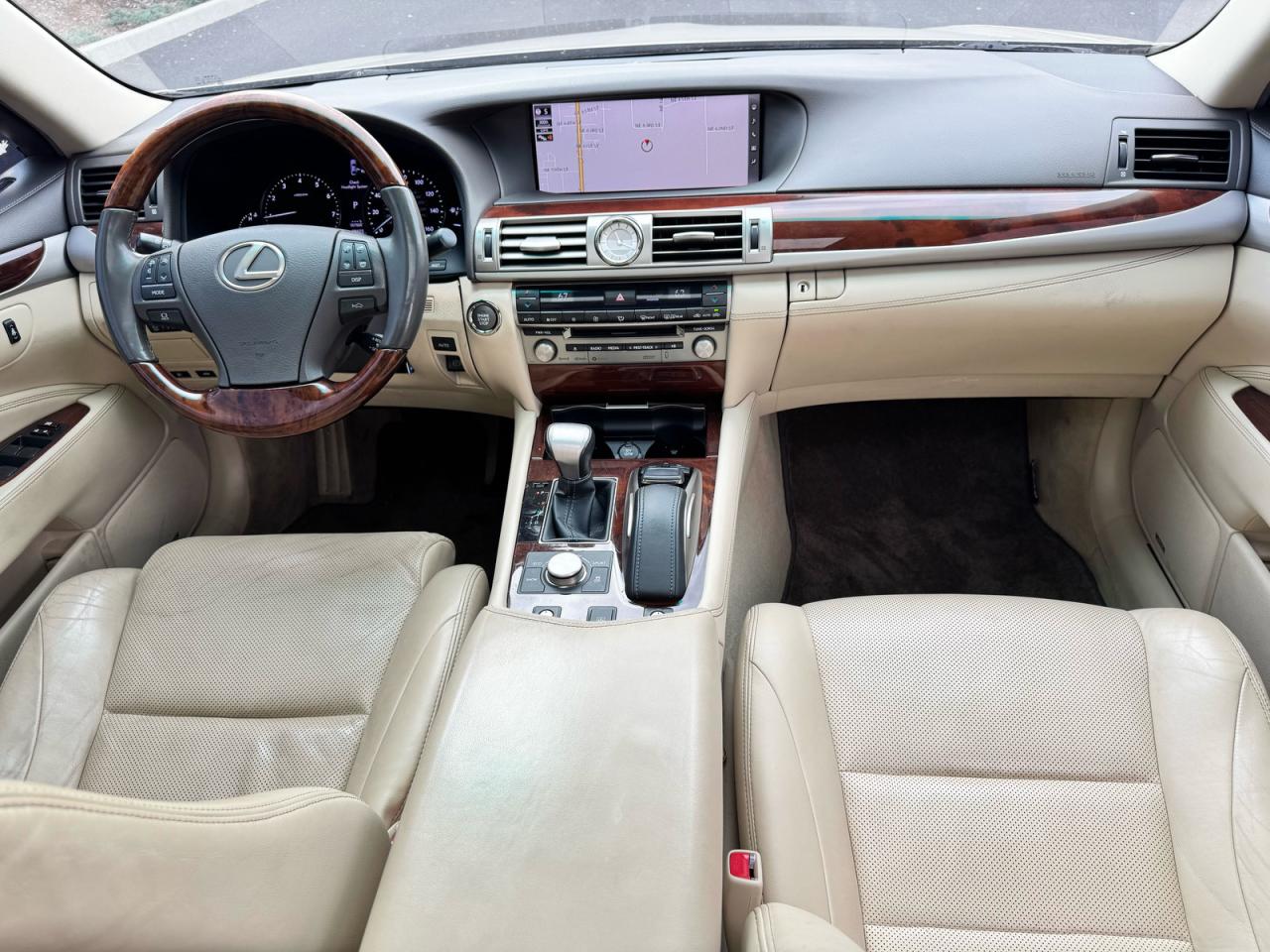 Lexus LS 460 Image 12