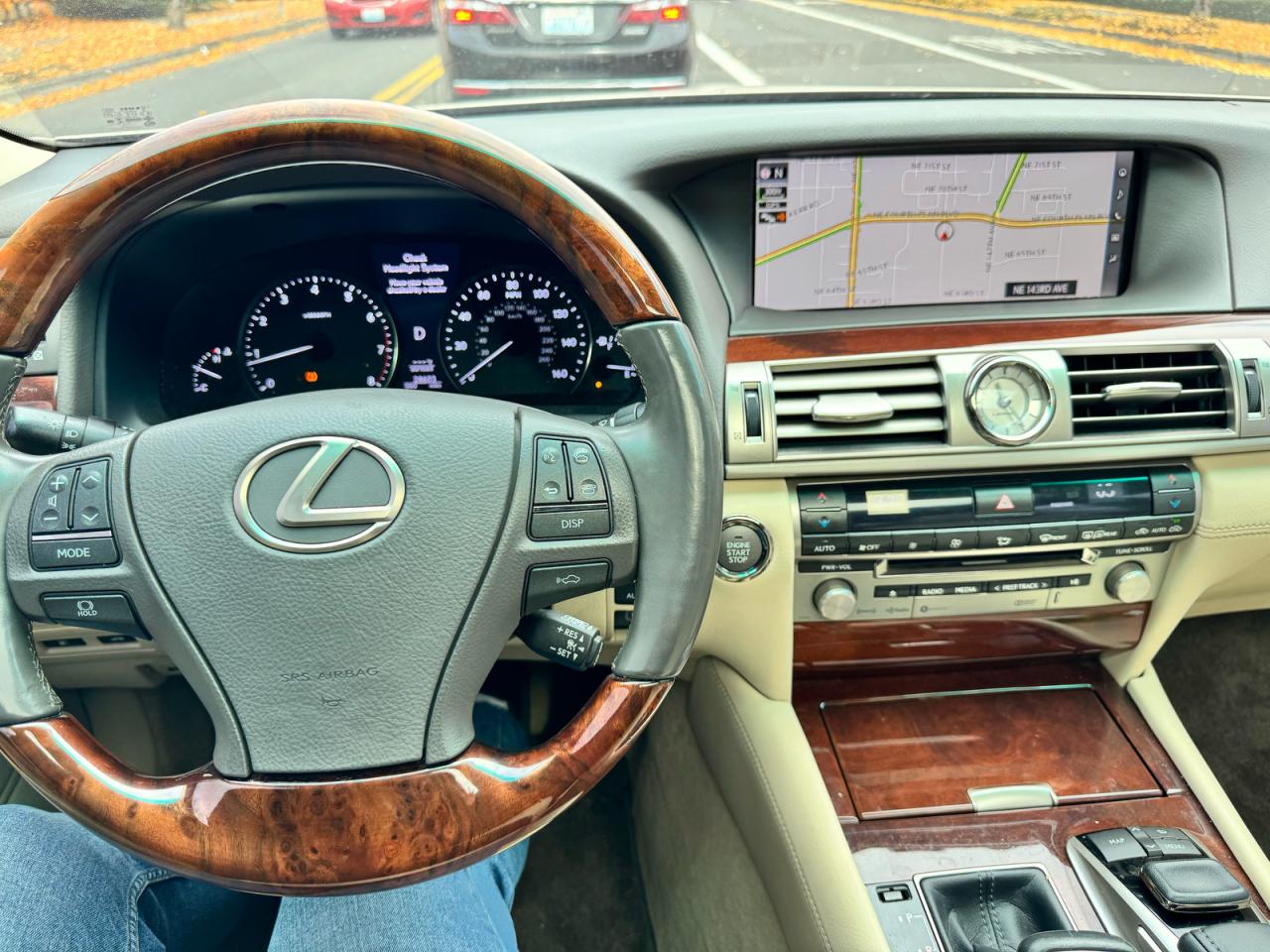Lexus LS 460 Image 8