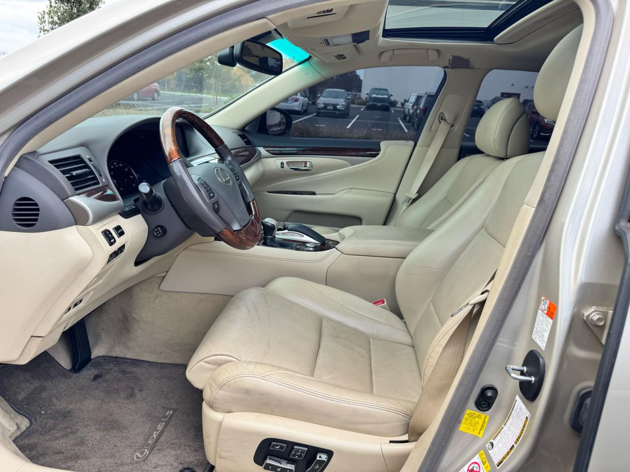 Lexus LS 460 Image 10