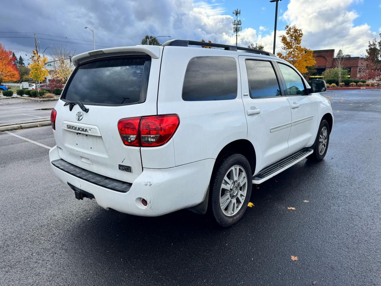 Toyota Sequoia Sr5 Image 5