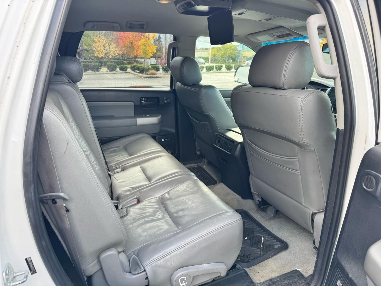 Toyota Sequoia Sr5 Image 6