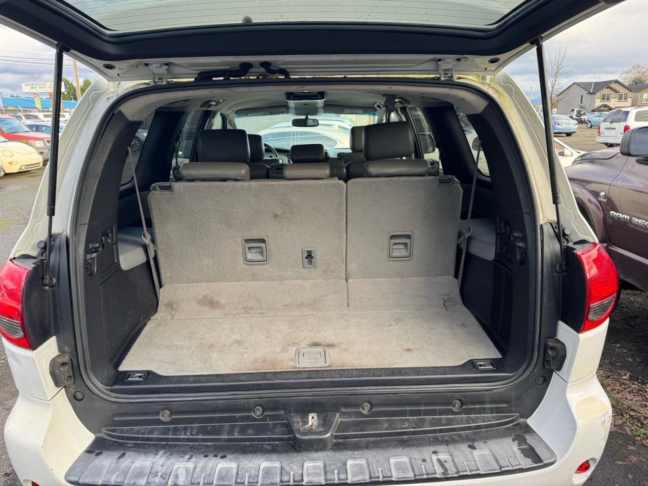 Toyota Sequoia Sr5 Image 3