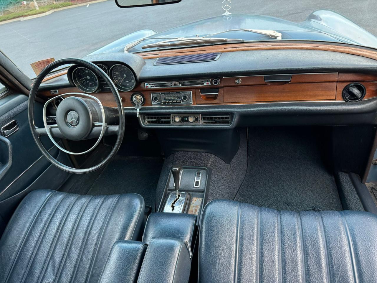 Mercedes-Benz 280-Class Image 10