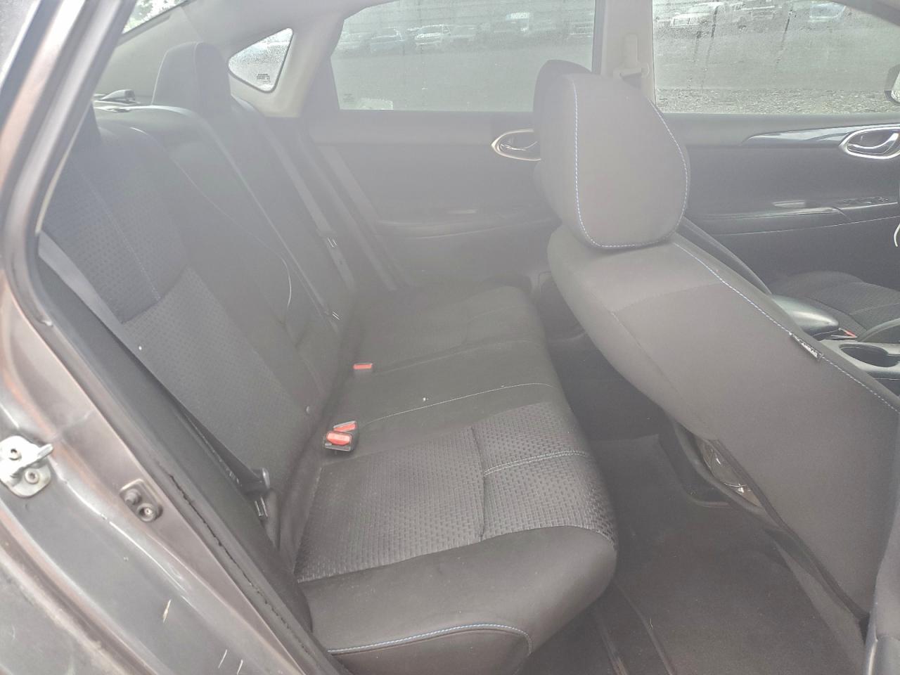 Nissan Sentra S Image 8