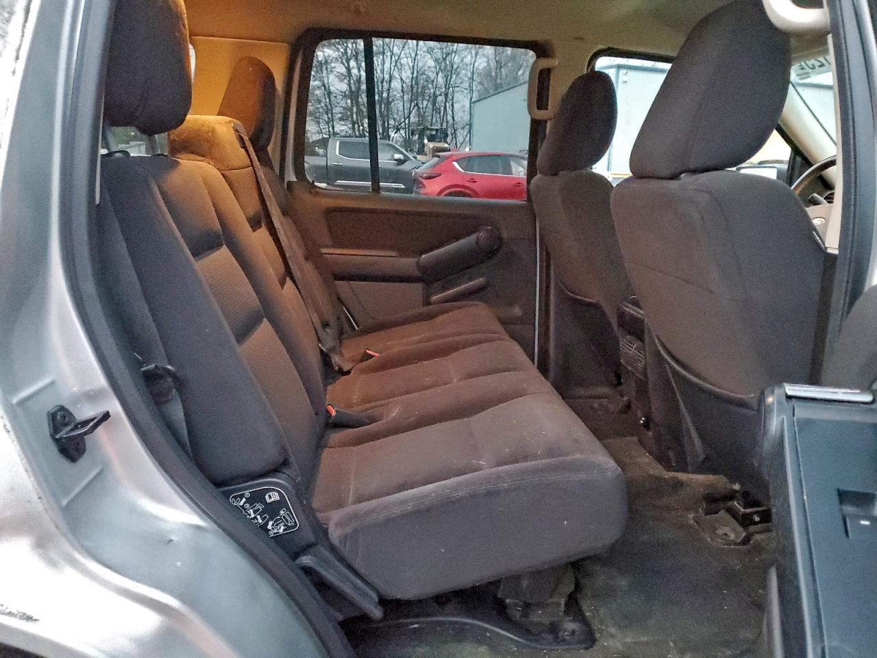 Ford Explorer Xlt Image 8