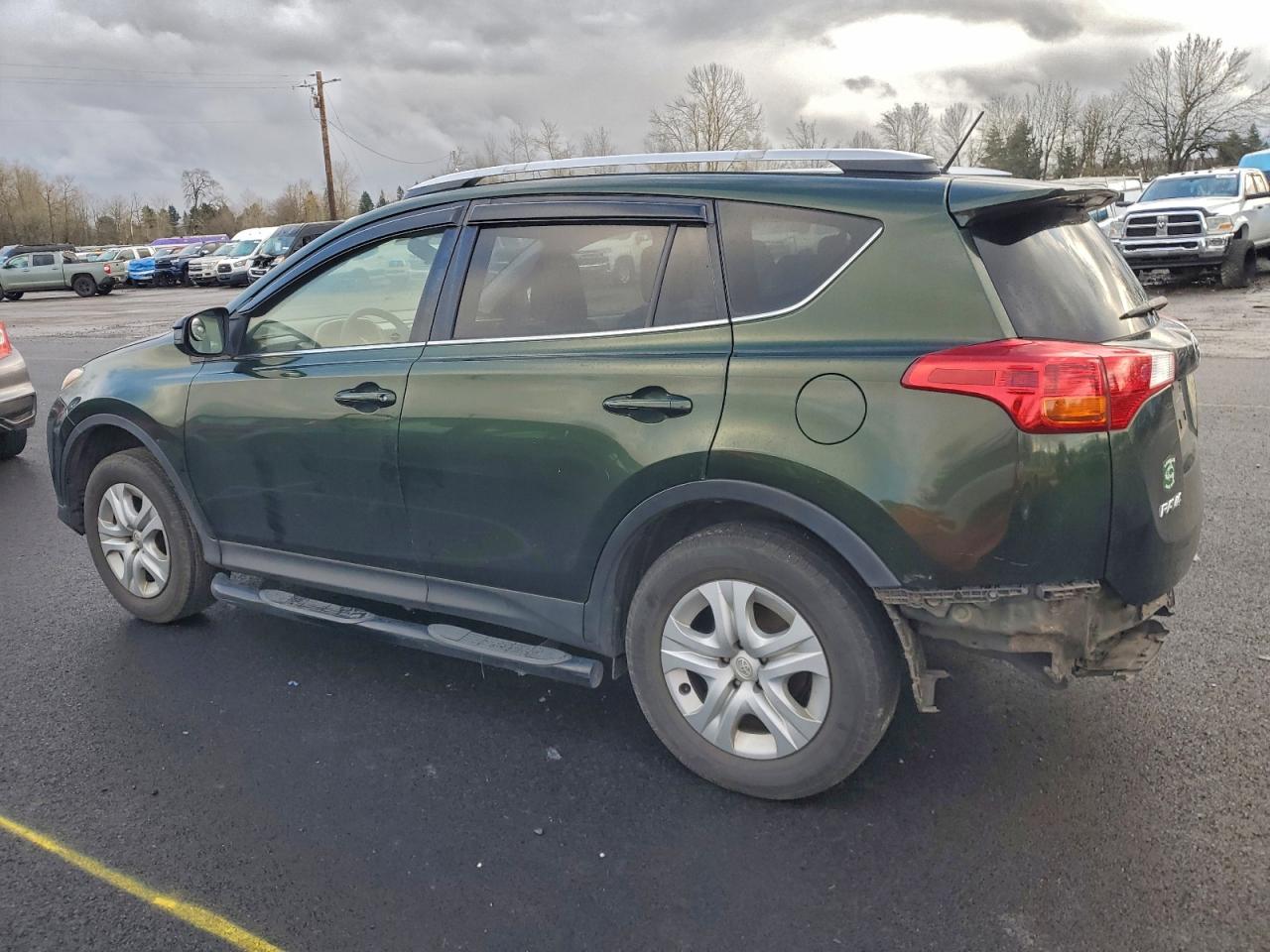 Toyota RAV4 Le Image 4