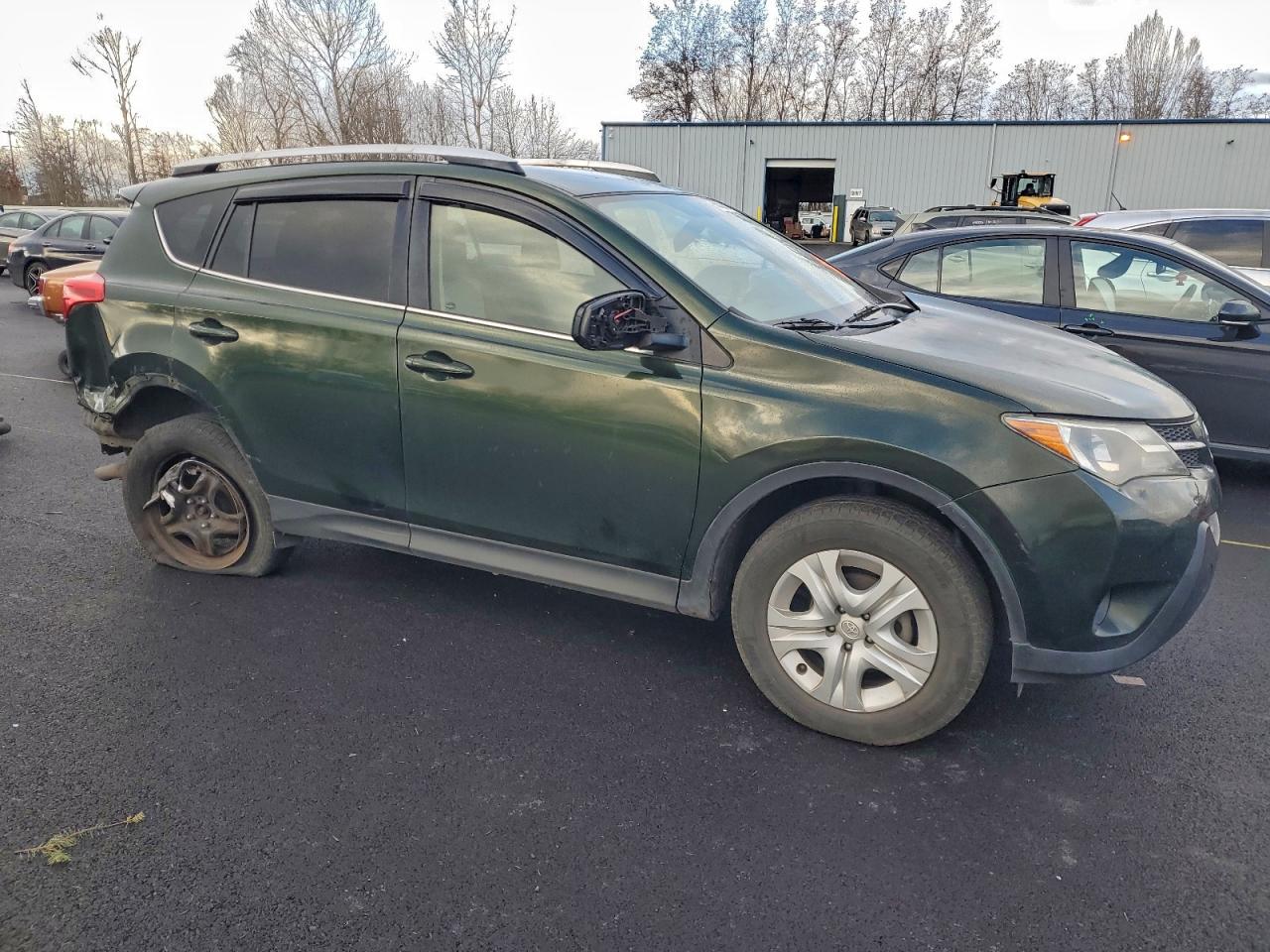 Toyota RAV4 Le Image 12