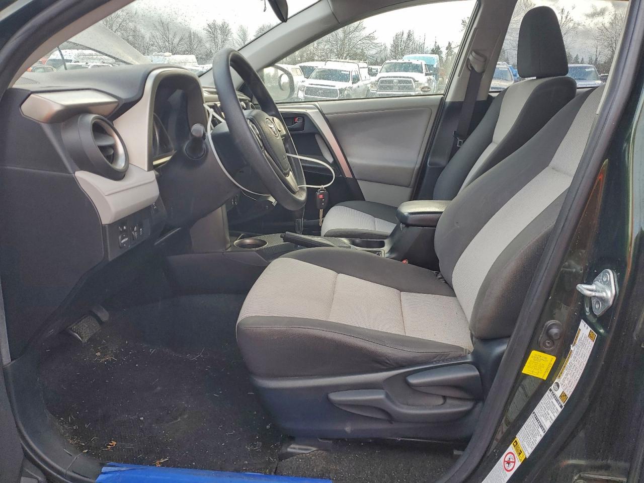 Toyota RAV4 Le Image 2