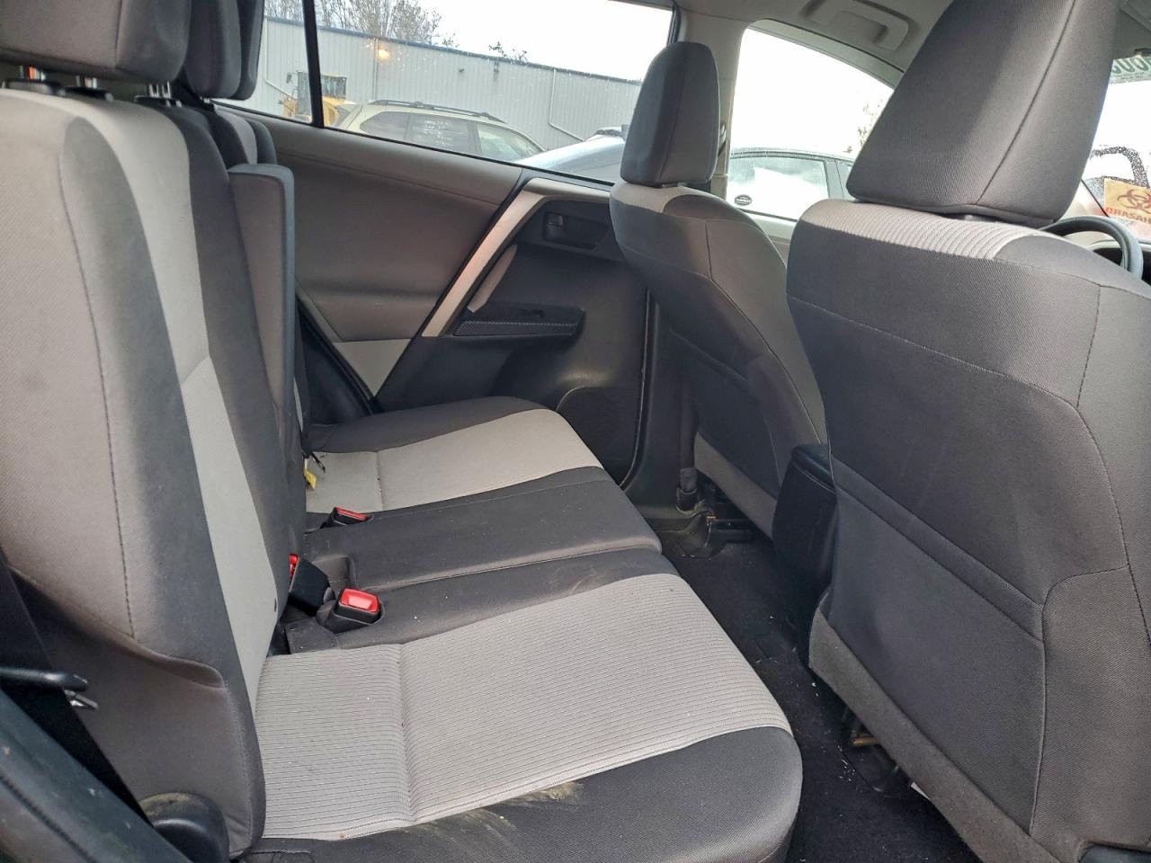 Toyota RAV4 Le Image 3