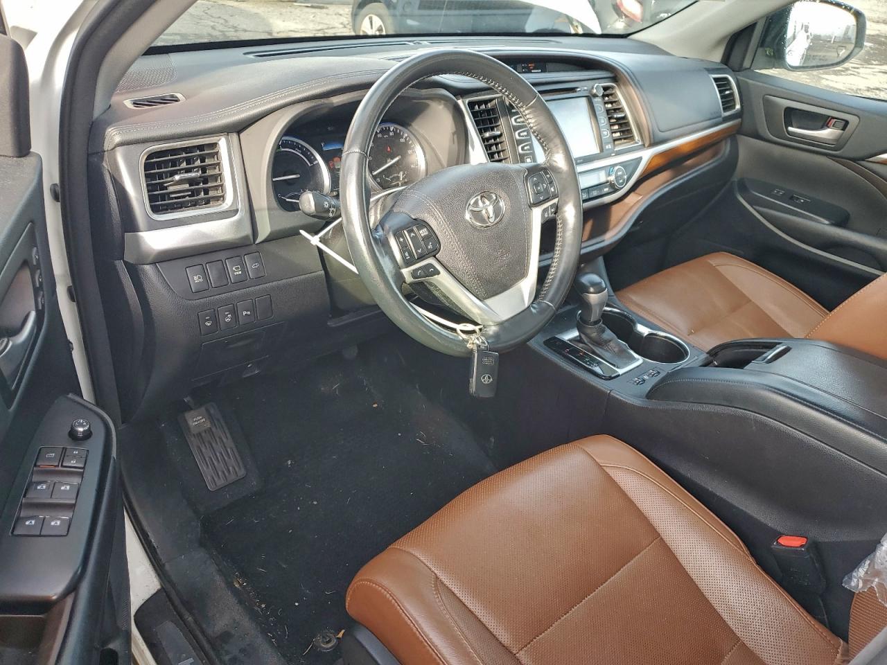 Toyota Highlander Hybrid Limited Image 8