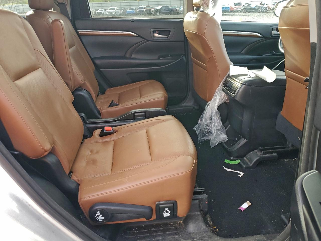 Toyota Highlander Hybrid Limited Image 4