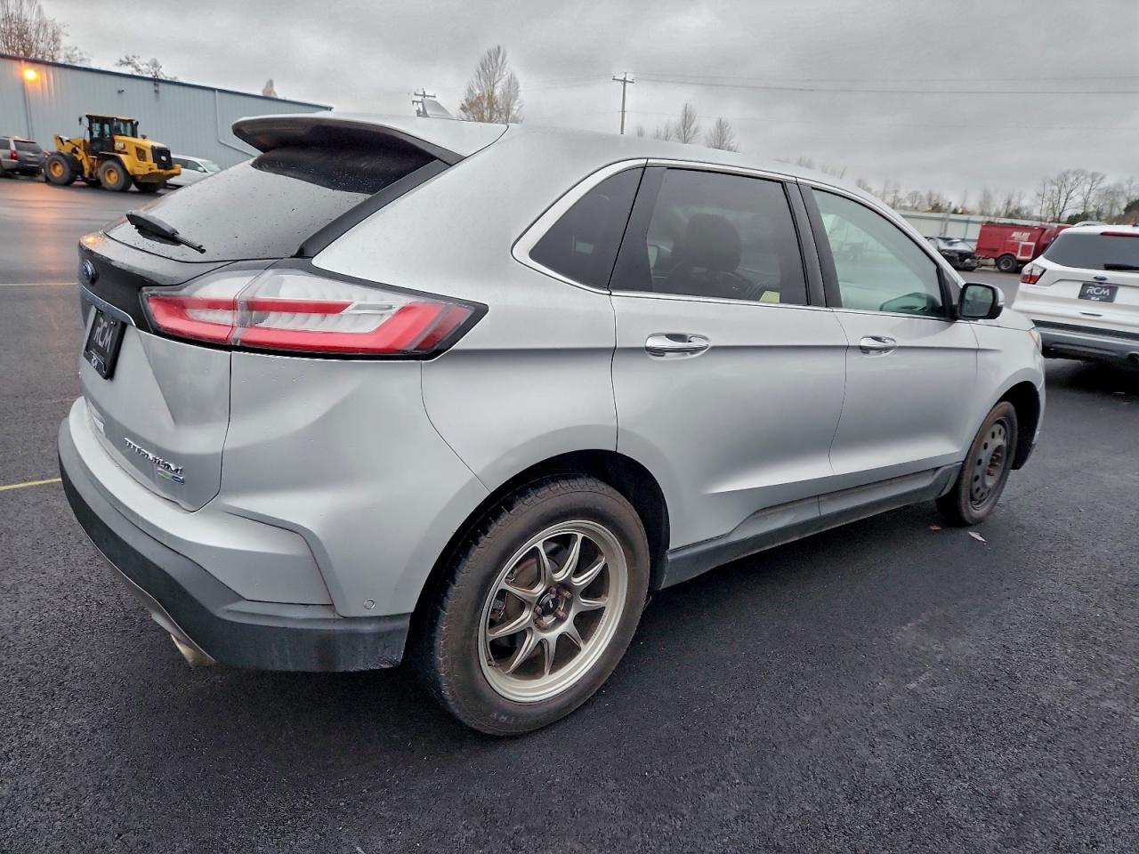 Ford Edge Titanium Image 3