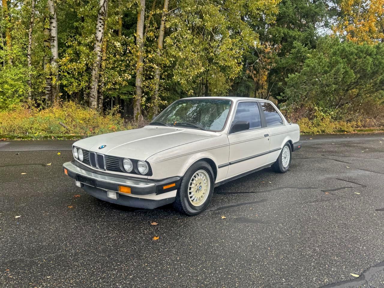 BMW 3 Series Base Image 4