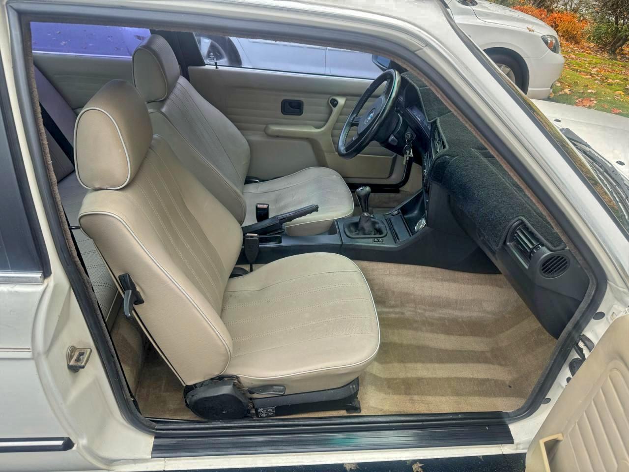 BMW 3 Series Base Image 5