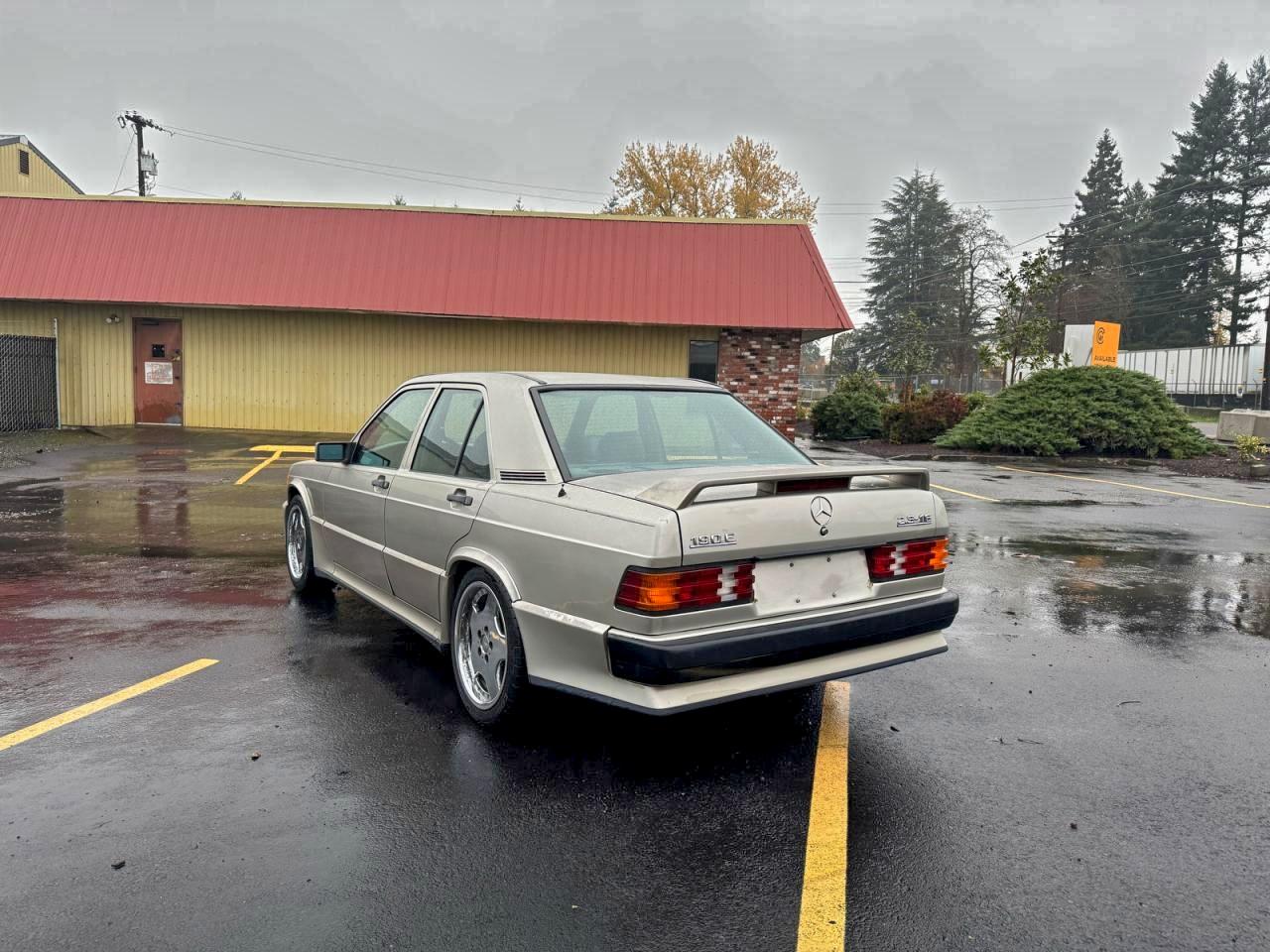 Mercedes-Benz 190-Class E 2.3-16 Image 3