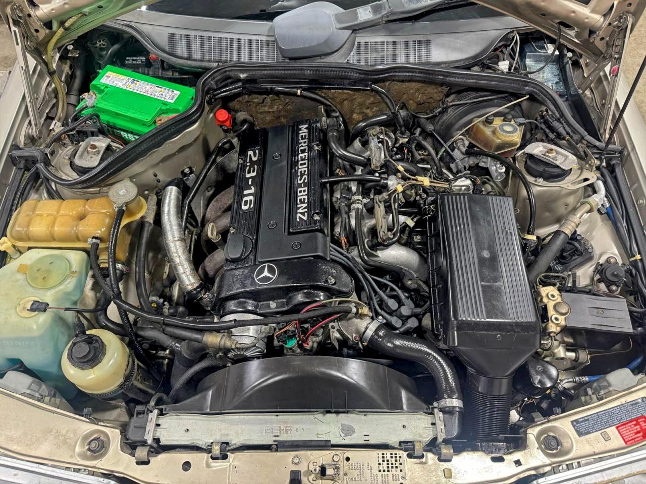 Mercedes-Benz 190-Class E 2.3-16 Image 4